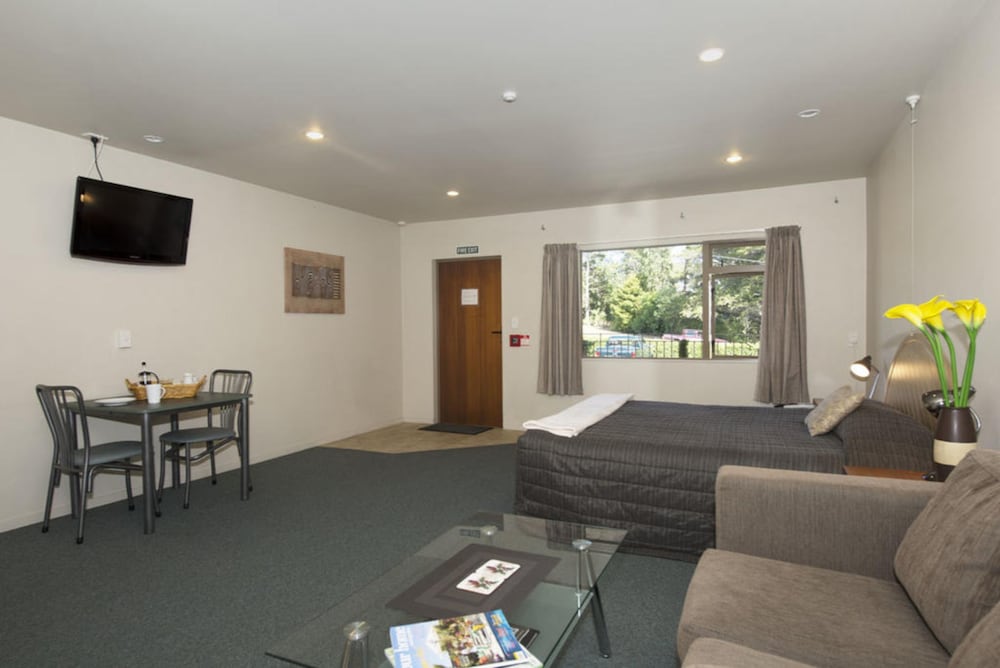 Lake Point Motel 23/37
