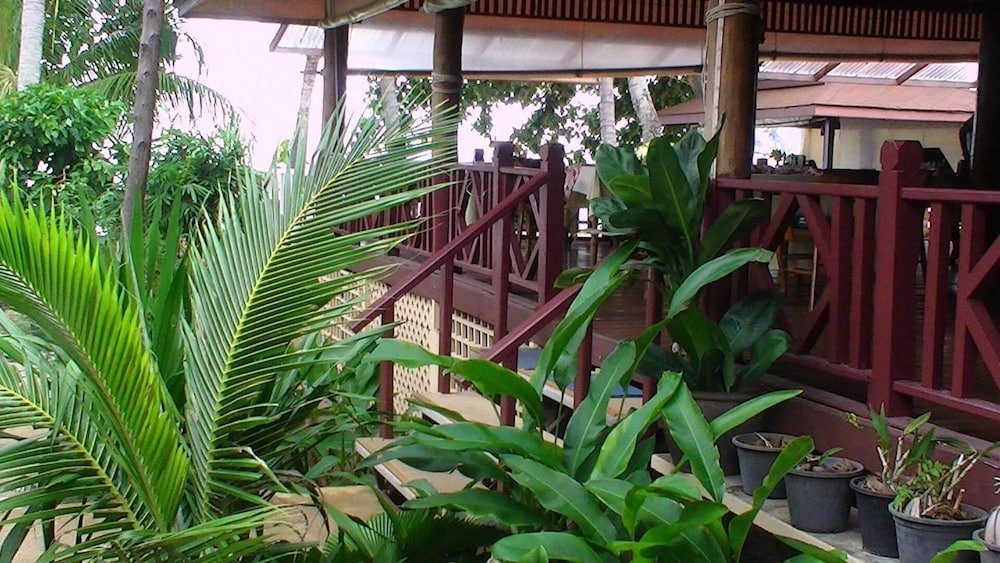 Utopia Resort 61/62
