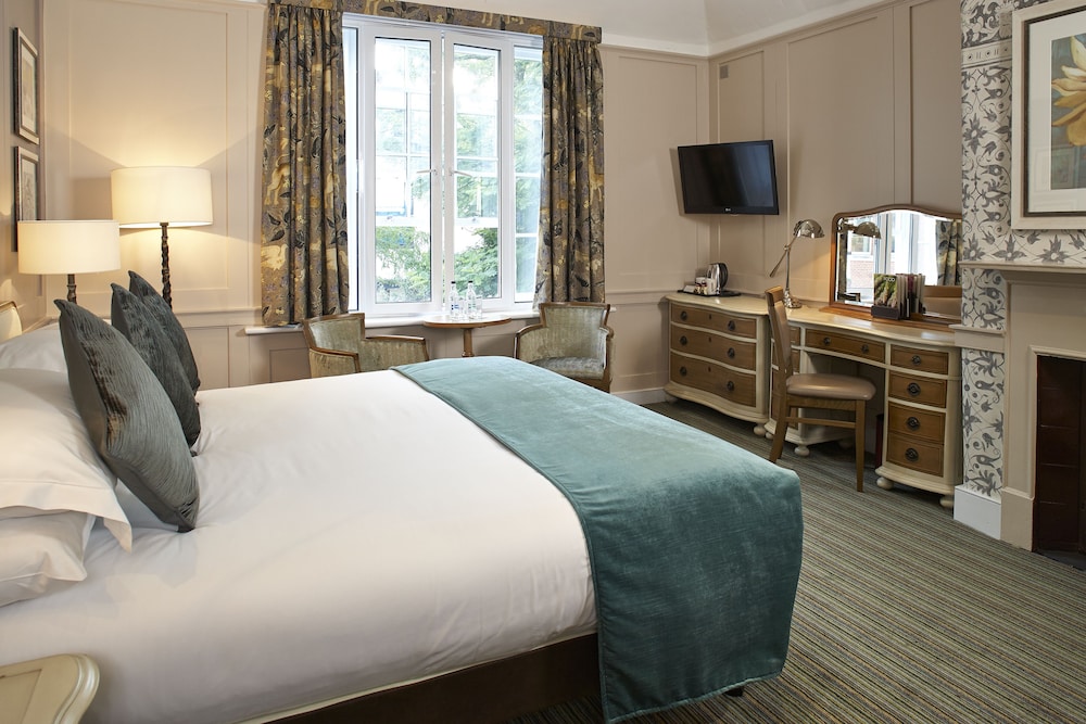 SIR CHRISTOPHER WREN HOTEL AND SPA 11/84