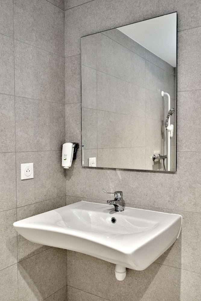 Kyriad Direct Narbonne Sud 44/50