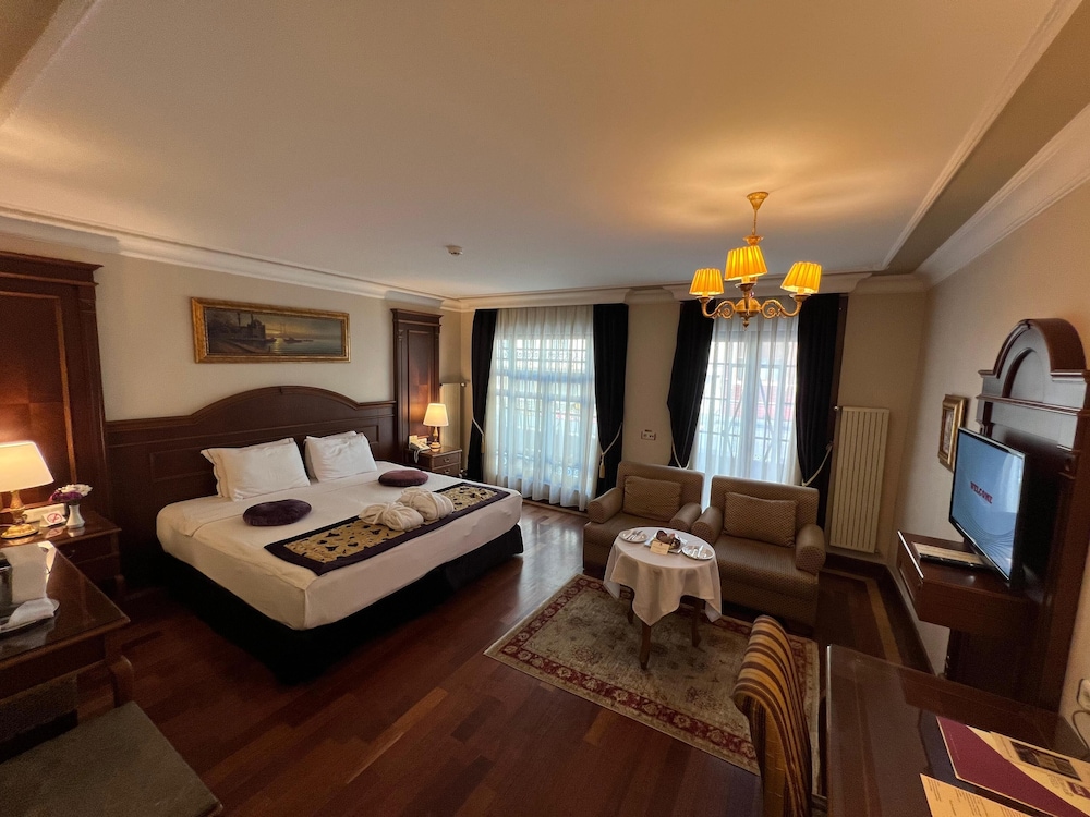 EXECUTIVE, SUITE