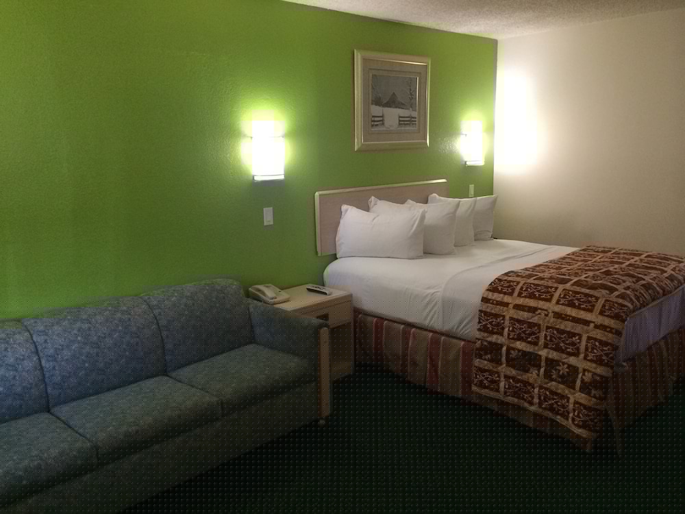 California Inn & Suites 14/31