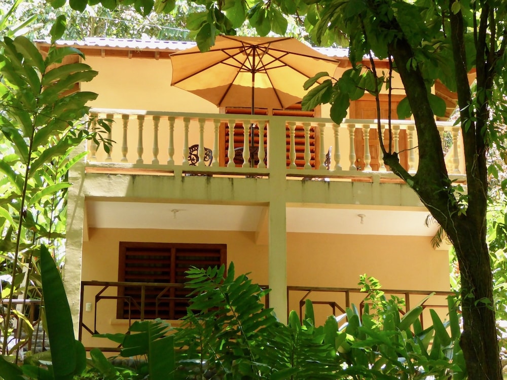 Villas Pico Bonito 4/66
