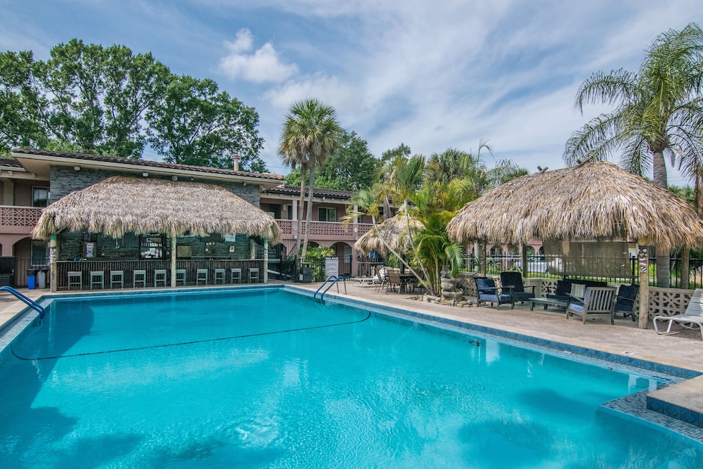 Tahitian Inn Spa 63/64