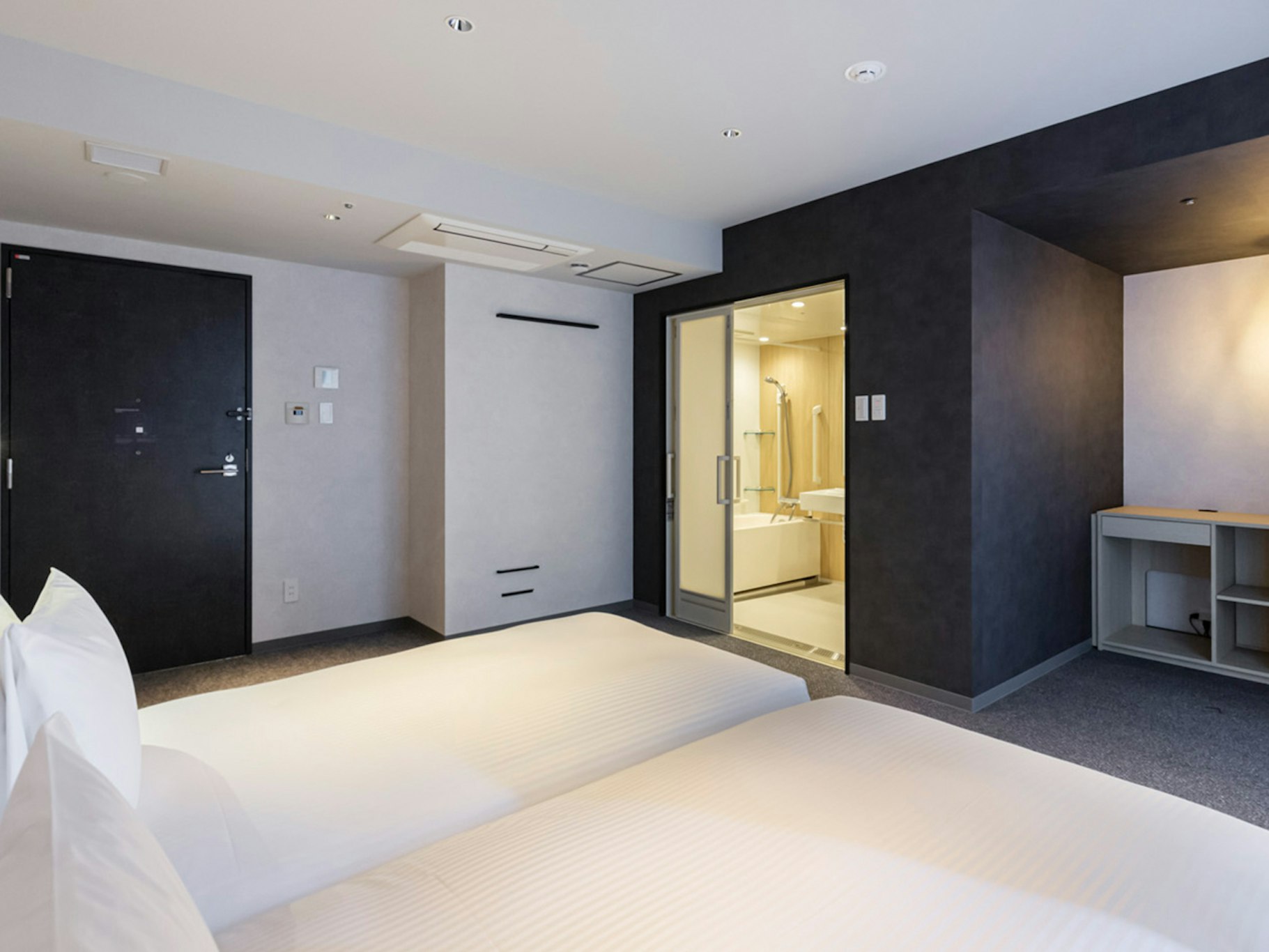 Universal, Twin Beds