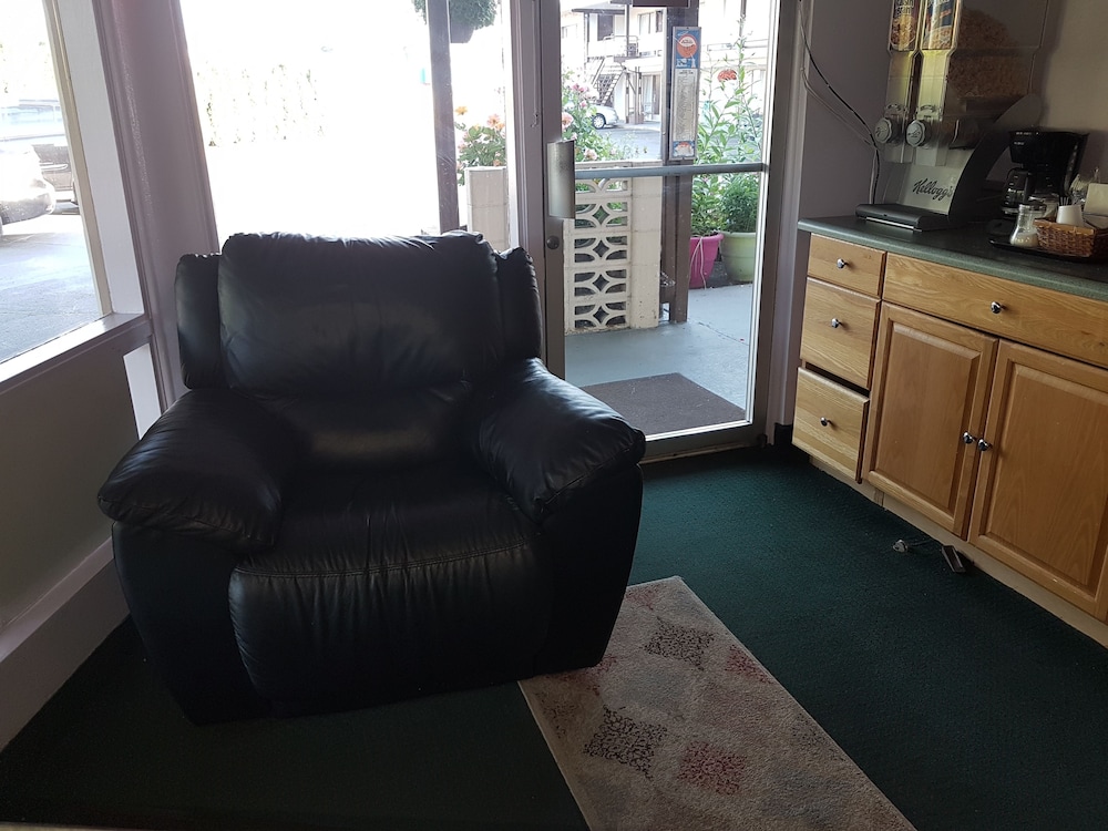 Town House Motel Inc 22/33