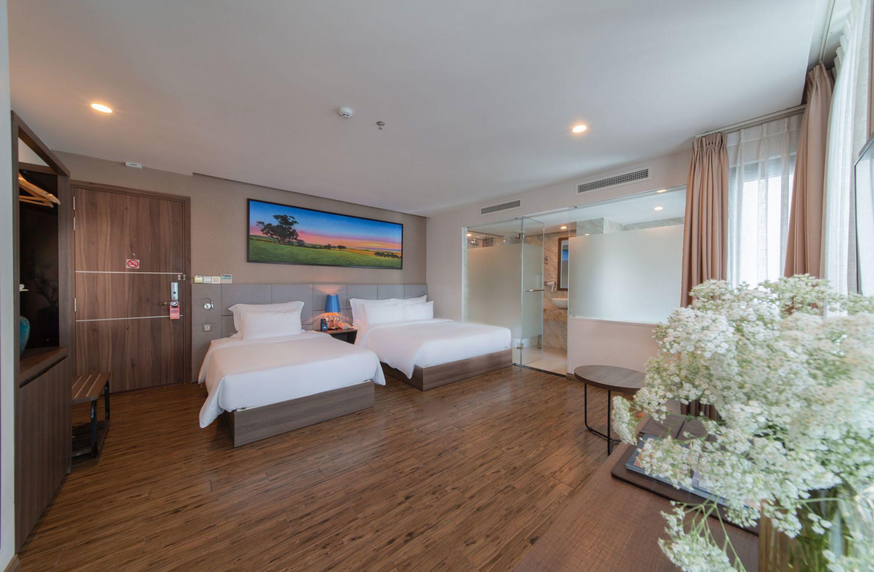 Senior, Deluxe, Triple, Queen Bed, City View
