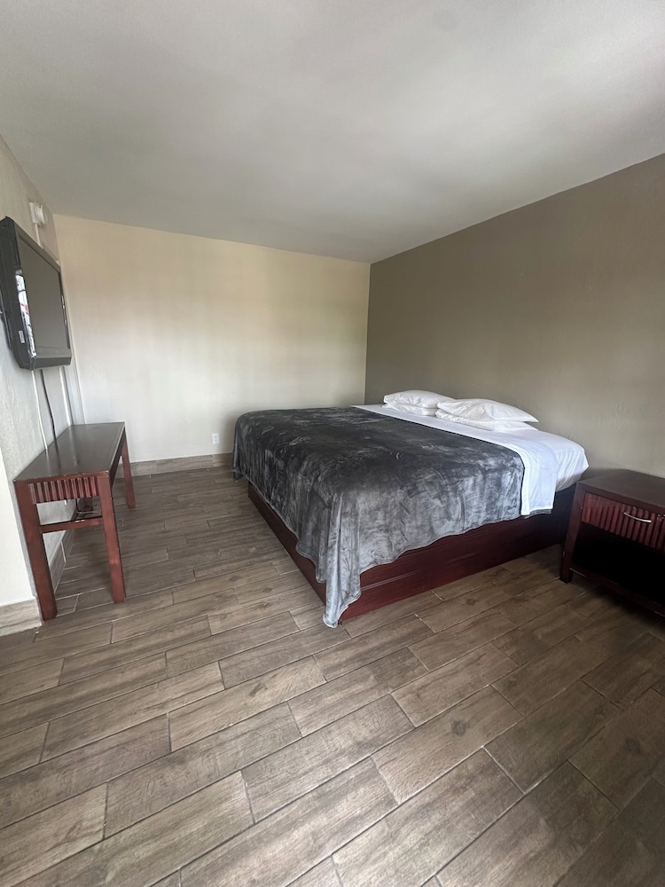 Econo Lodge St. Petersburg Central 29/54