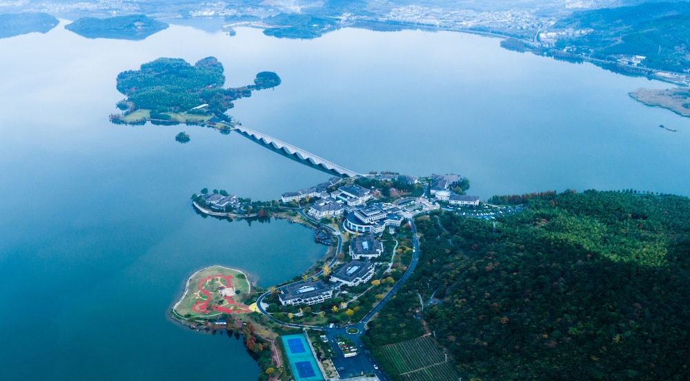 NEW CENTURY RESORT SIMING LAKE YUYAO 27/29