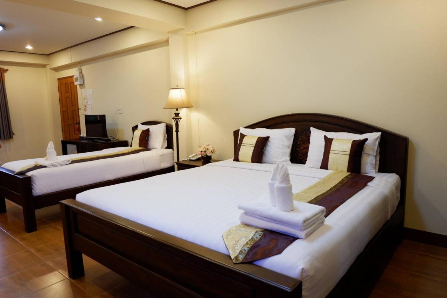 Nan Baankhun Hotel 18/58