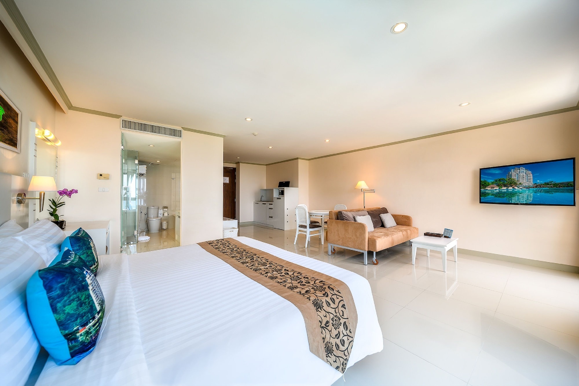 SUPER, DELUXE, SEA VIEW