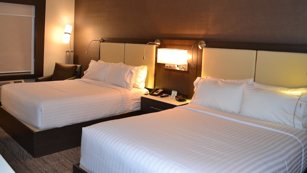 Holiday Inn Express Suites Cold Lake 20/73