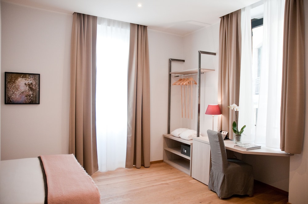 Giuturna Boutique Hotel 55/73