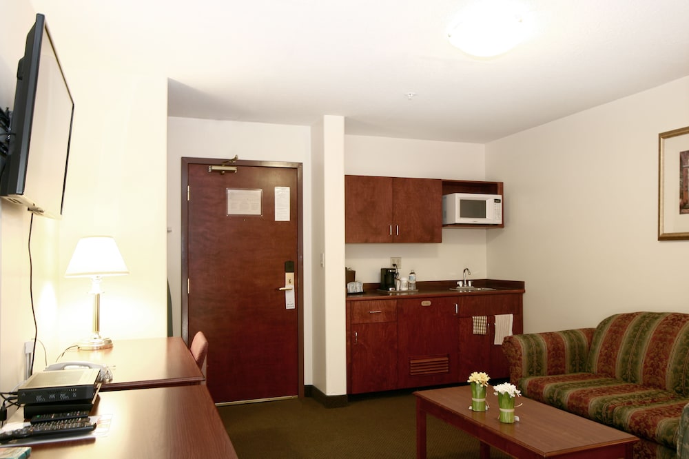Foxwood Inn & Suites 39/51