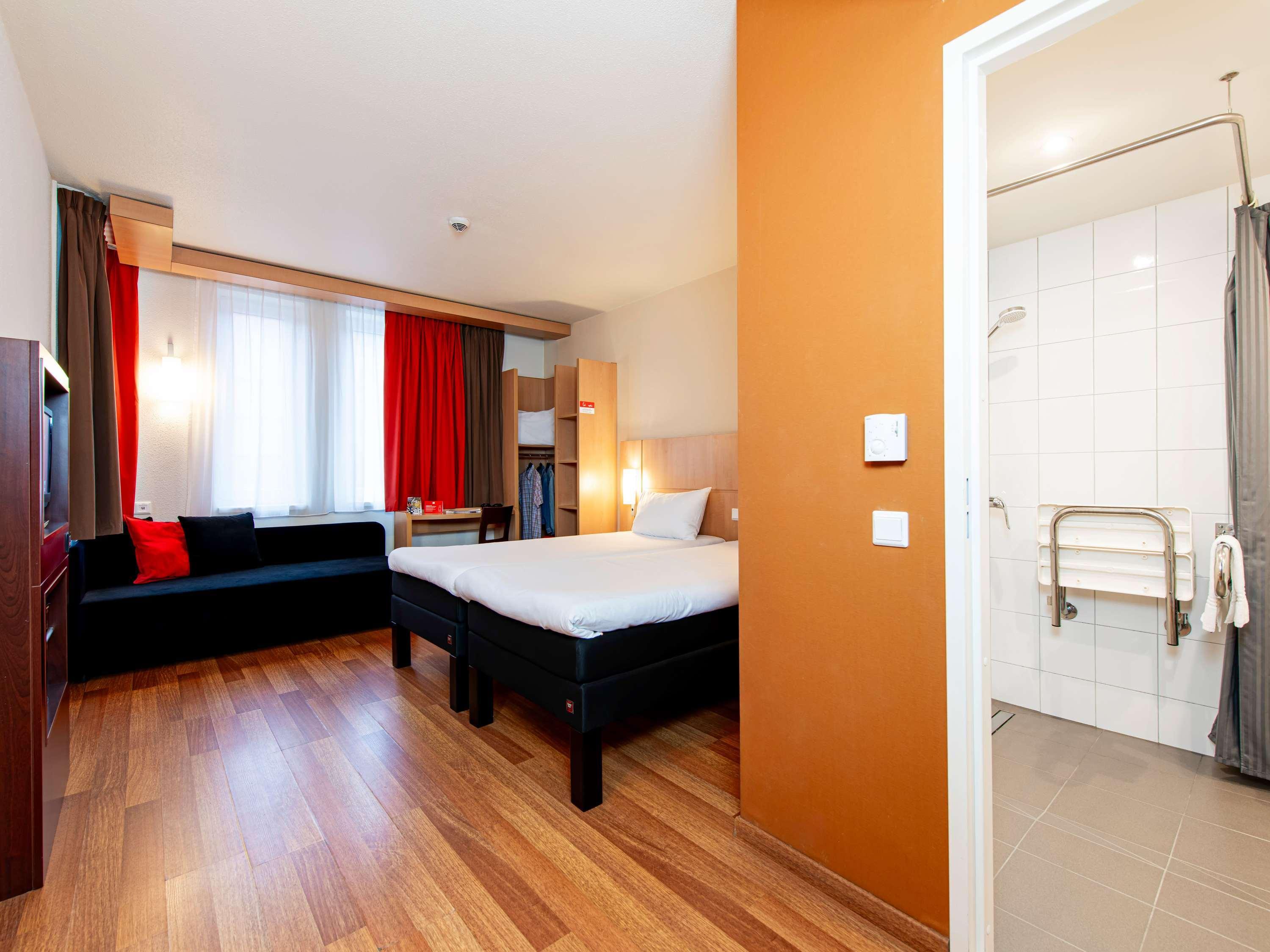 FAMILY, TWIN BEDS, SOFA, ACCESSIBLE