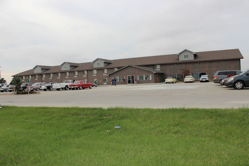 Super 8 by Wyndham Missouri Valley 25/34