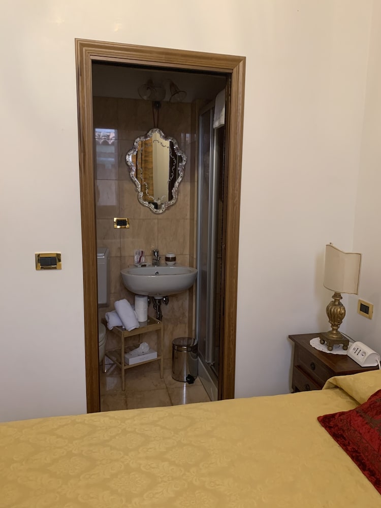 Luxury Venetian Rooms 39/39