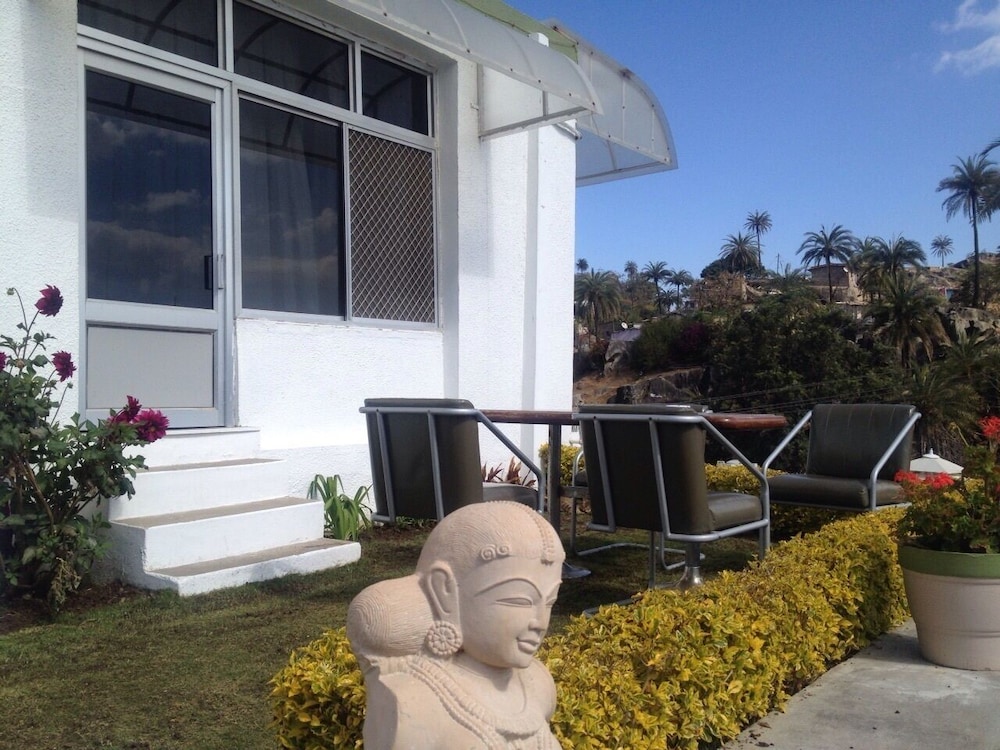 HOTEL KARNAVATI 10/50