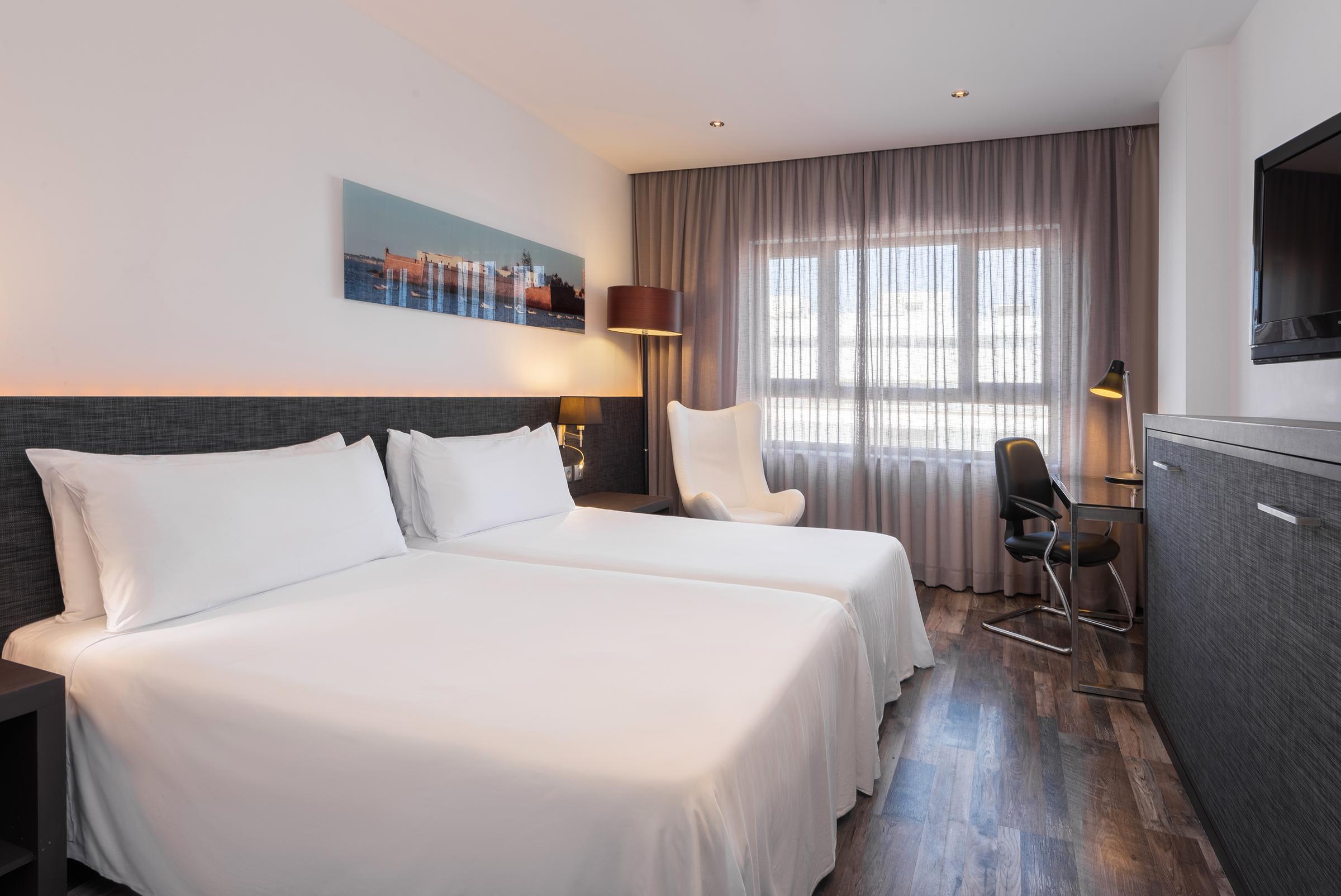 Room, Triple