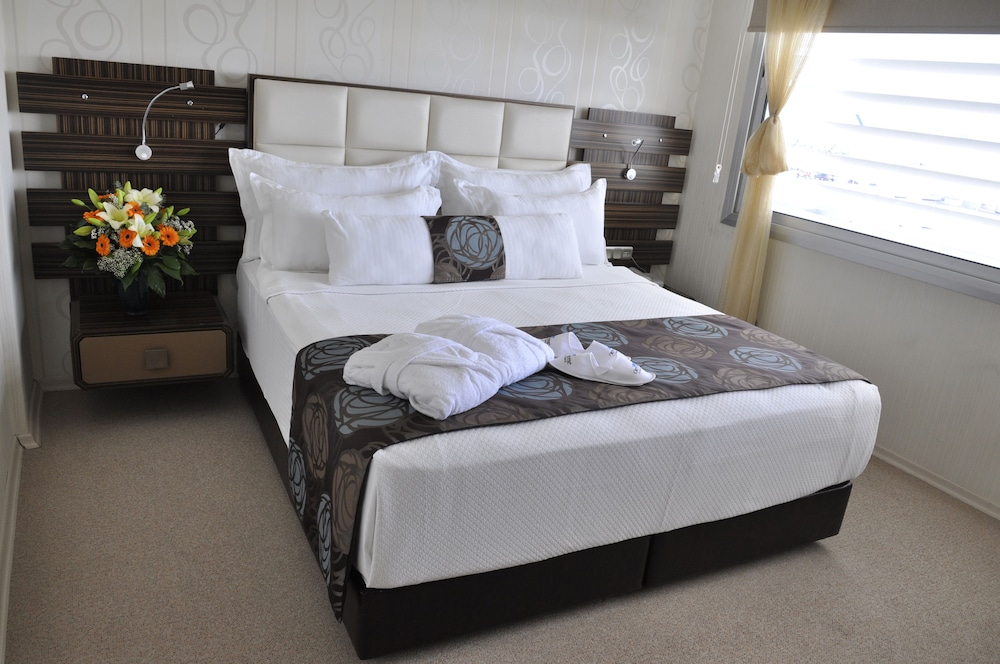 Orty Airport Hotel 12/63