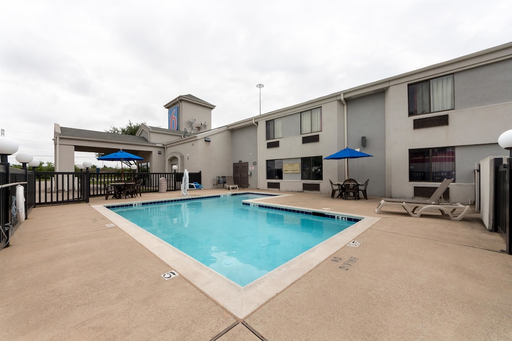 Motel6 Dallas, TX - Northeast 39/45