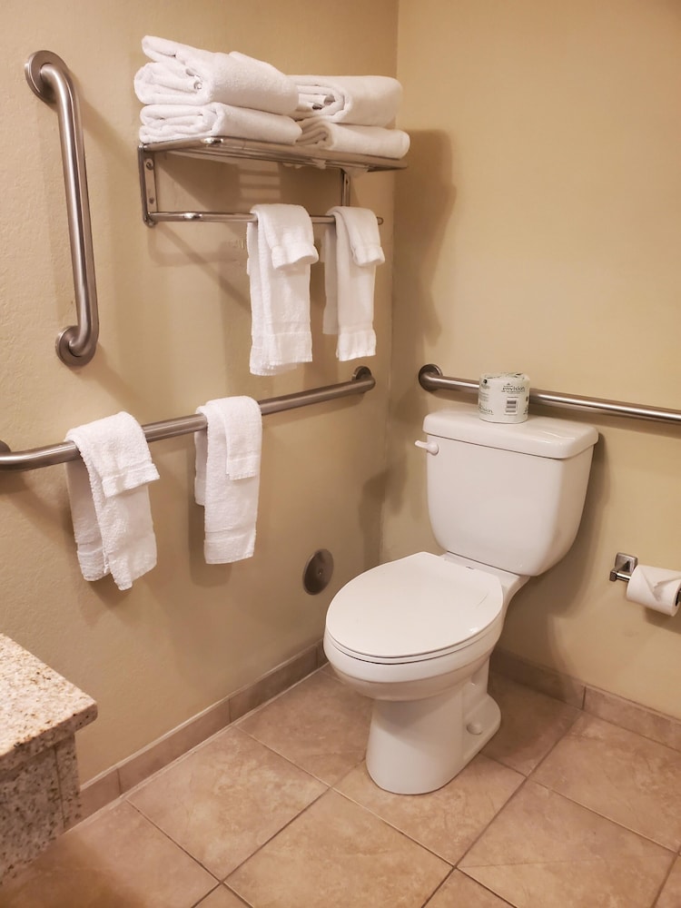 Cobblestone Hotel Amp Suites Crookston 23/39
