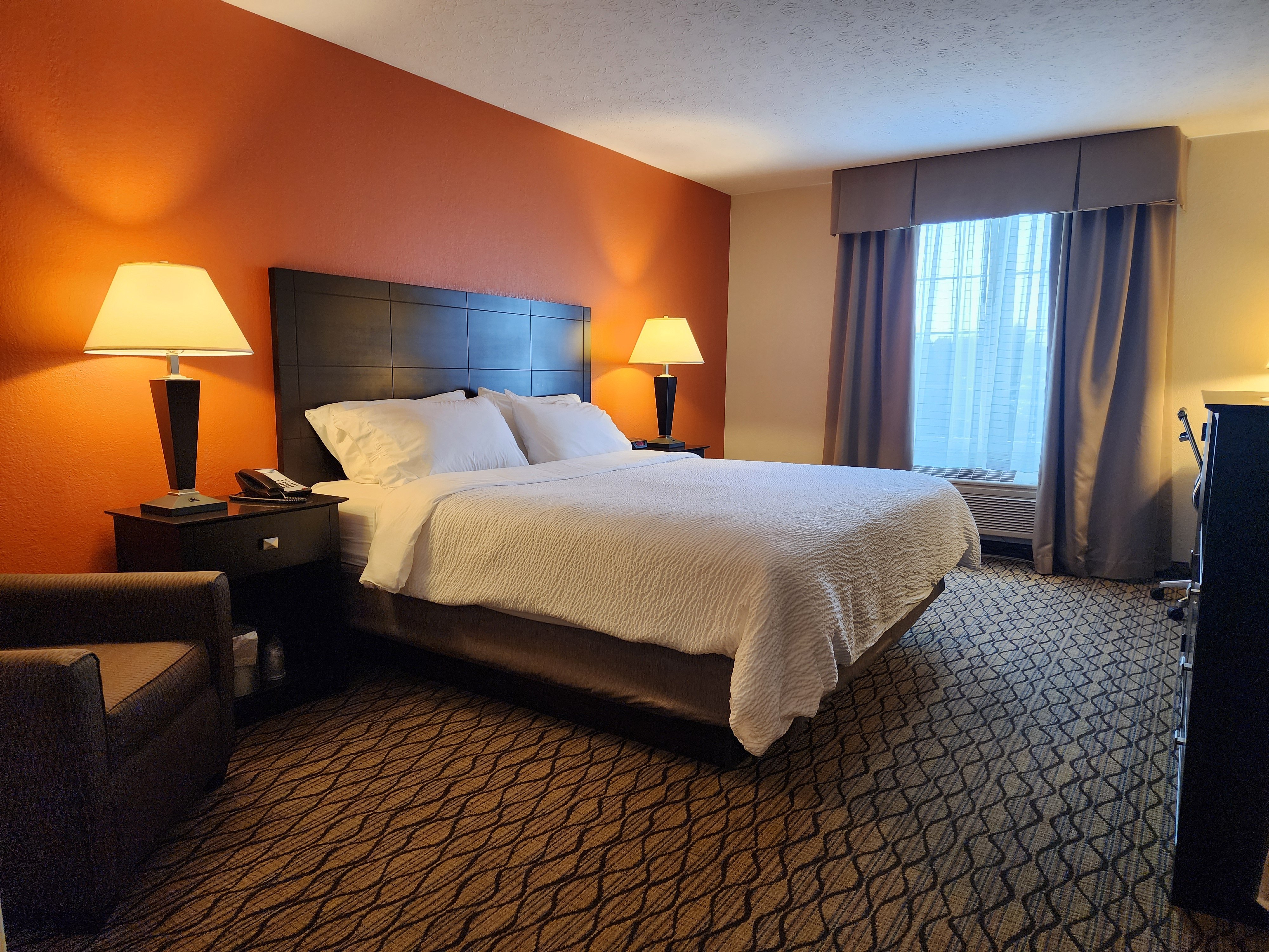 Holiday Inn Express Hotel Suites Cadillac 25/43