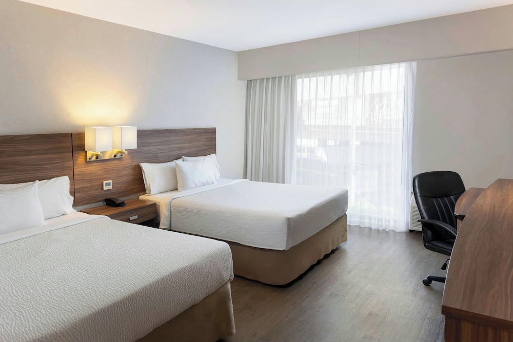 غرفة كلاسيكية بسريرين مزدوجين بإطلالة على المدينة للمدخنين، Courtyard By Marriott Puebla Las Animas 3/10