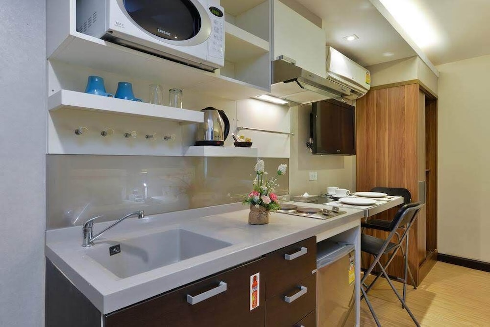 Arawana Express Phrom Phong (ex. Icheck Inn Regency Sukhumvit) 50/52