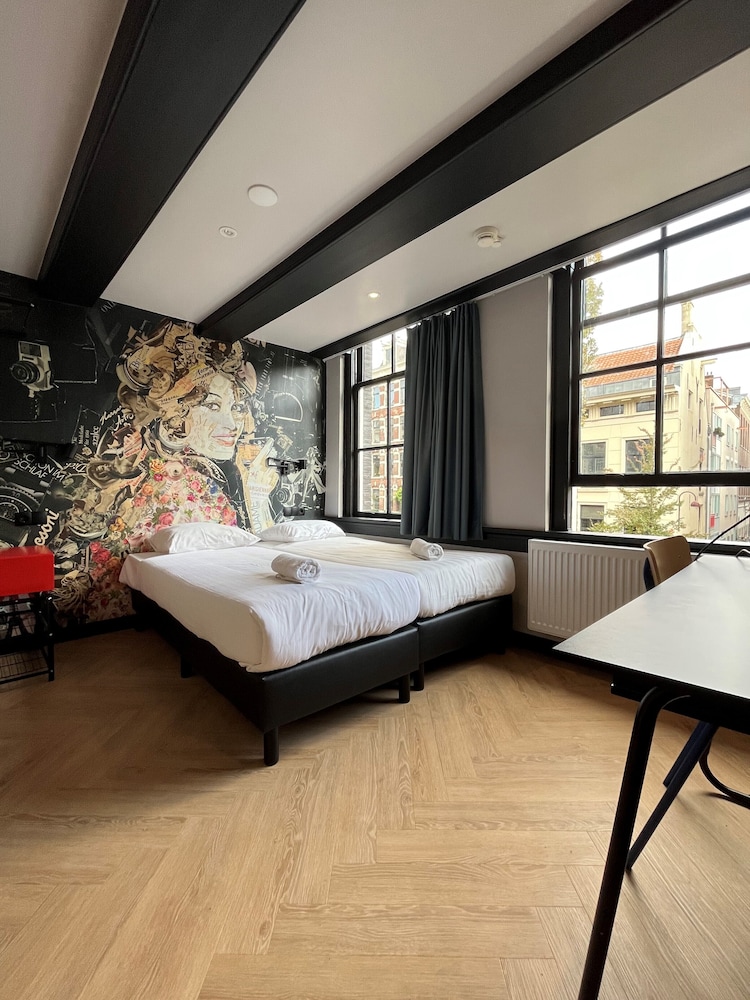Heart of Amsterdam 17/50