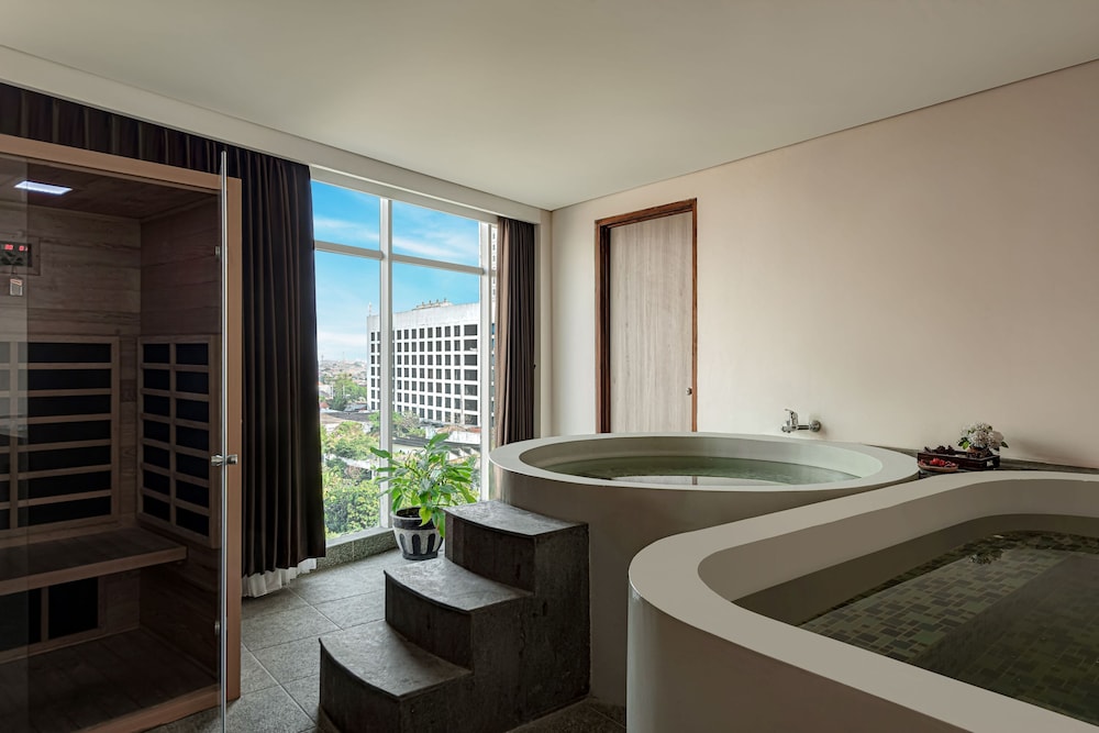 Goldvitel Hotel Surabaya 22/47