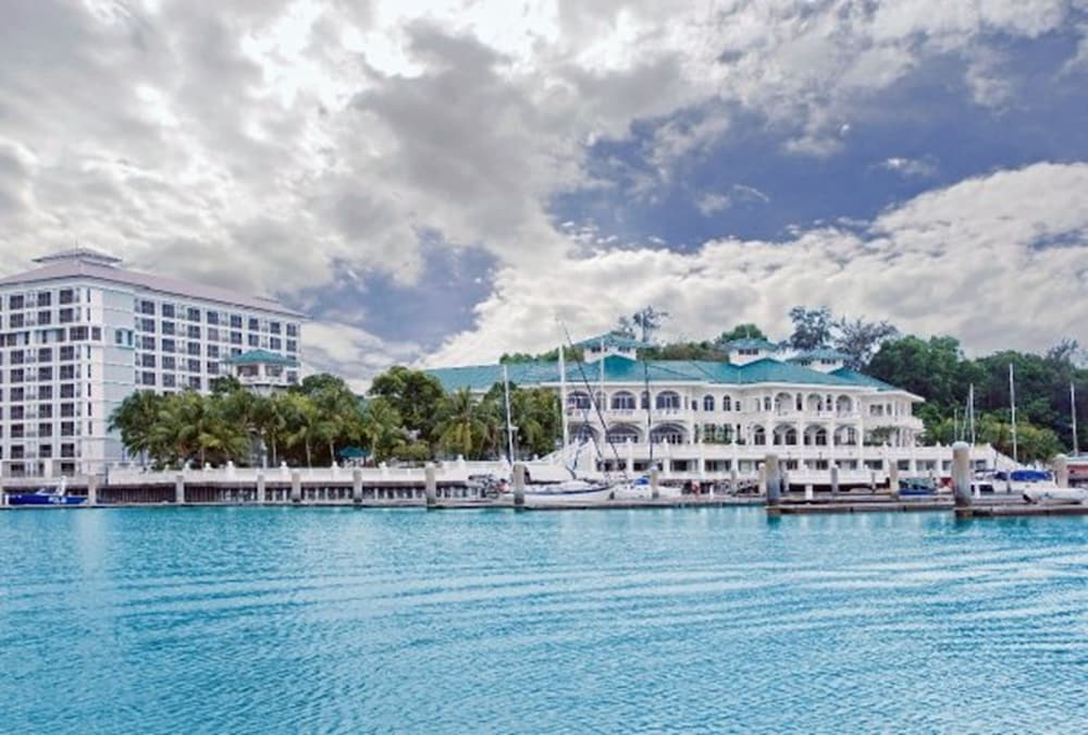 AVILLION ADMIRAL COVE 30/39