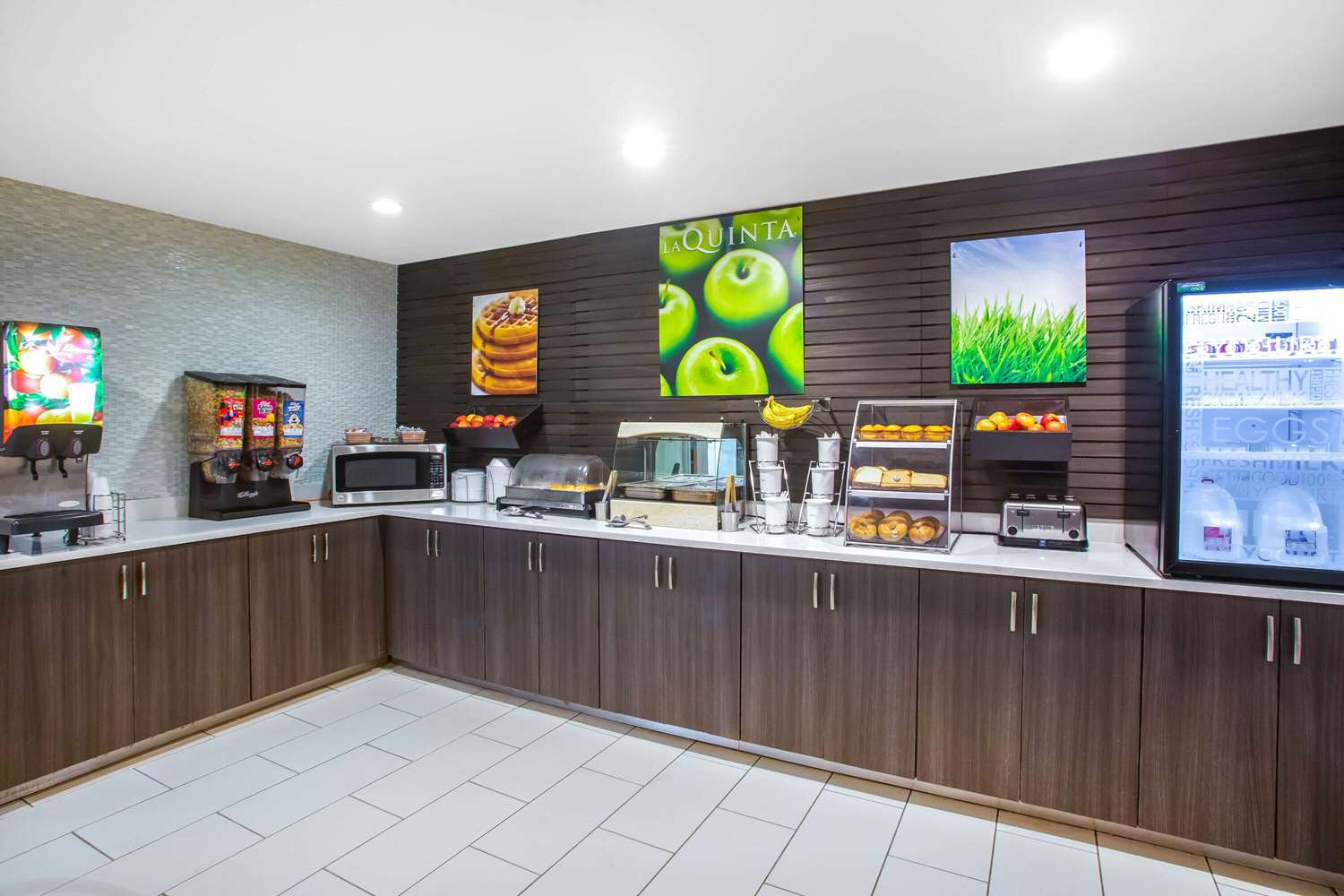 La Quinta Inn & Suites by Wyndham Pontoon Beach 7/37