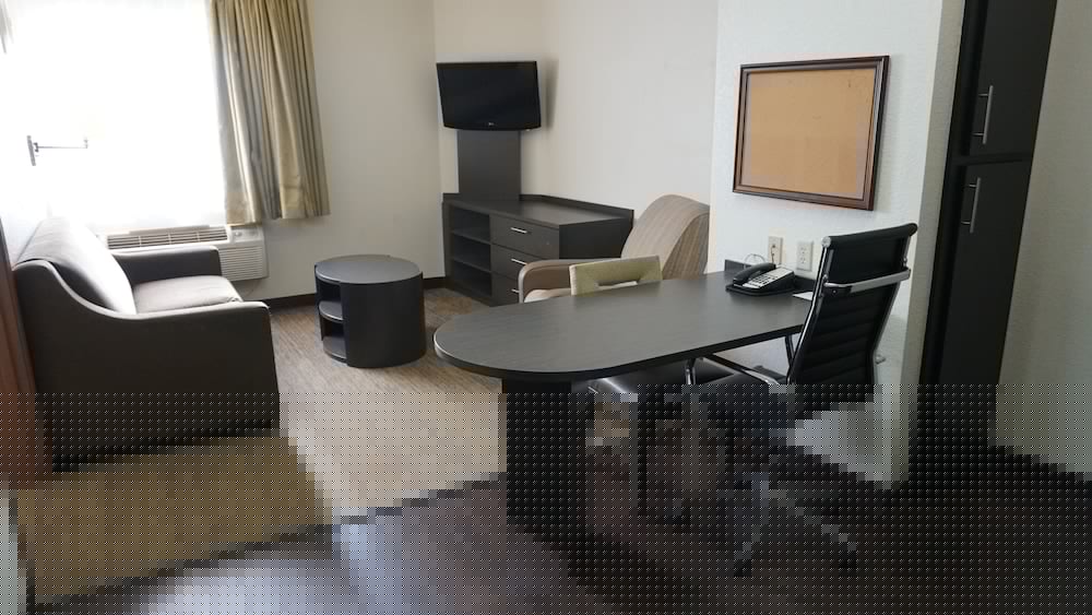 Candlewood Suites Tulsa 49/54