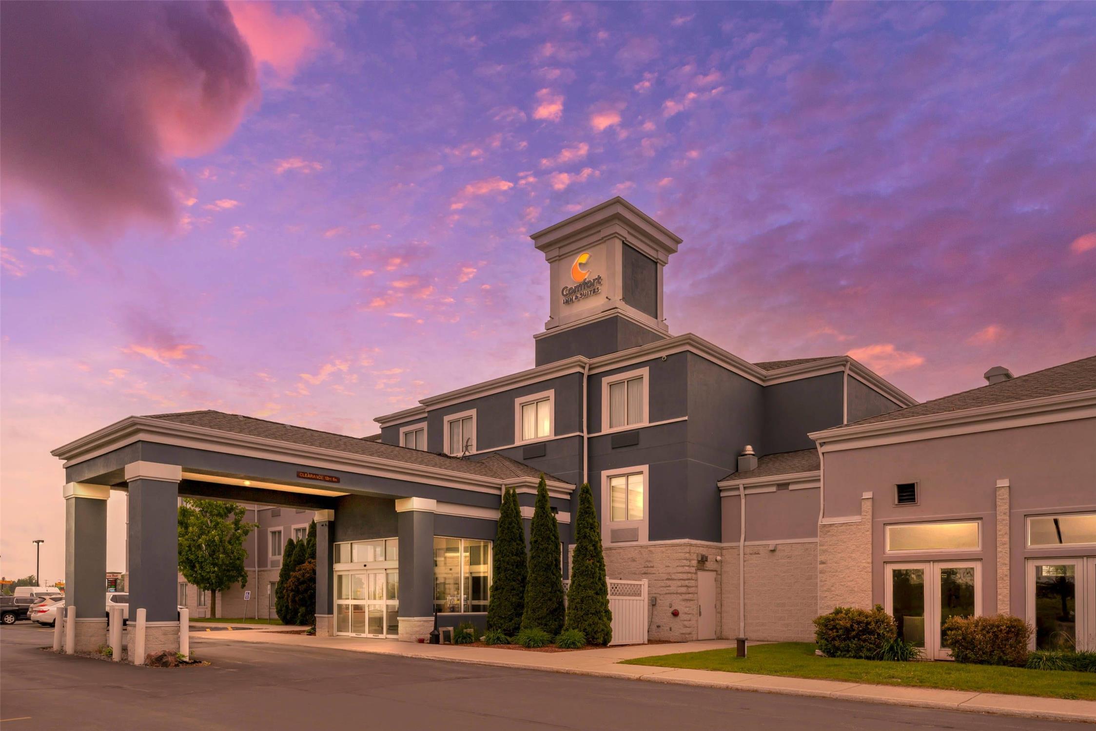 Comfort Inn & Suites Sheboygan I-43 2/13