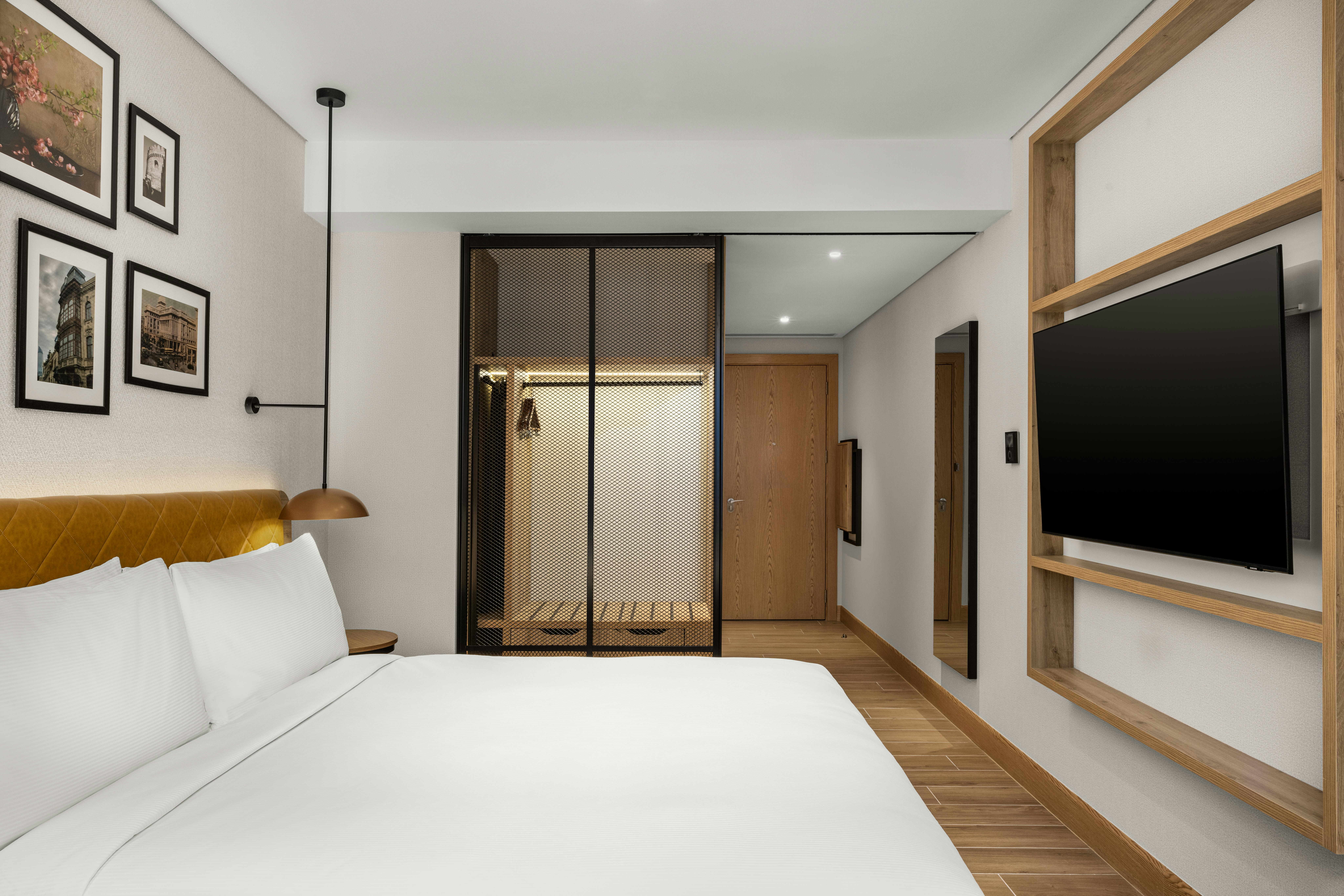 ROOM, KING BED, ATRIUM VIEW