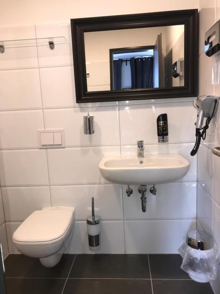 Hamburg Room 48/50