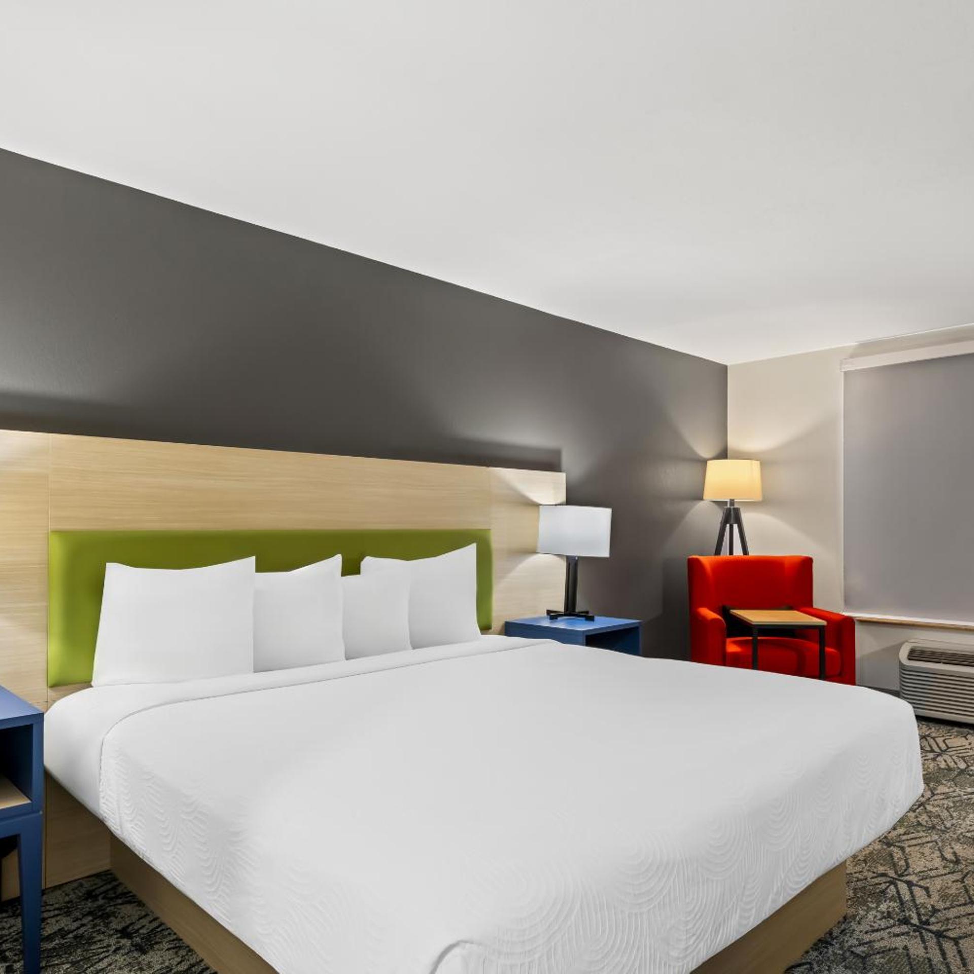 غرفة بسرير كينج، Country Inn Suites By Radisson Savannah I 95 North Ga 18/20
