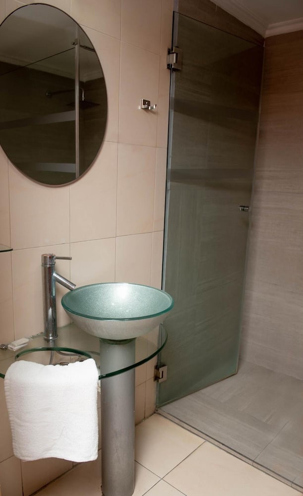 La Cresta Inn Hotel 33/34