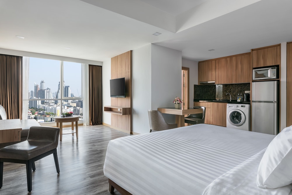 Adelphi Grande Sukhumvit 24/70