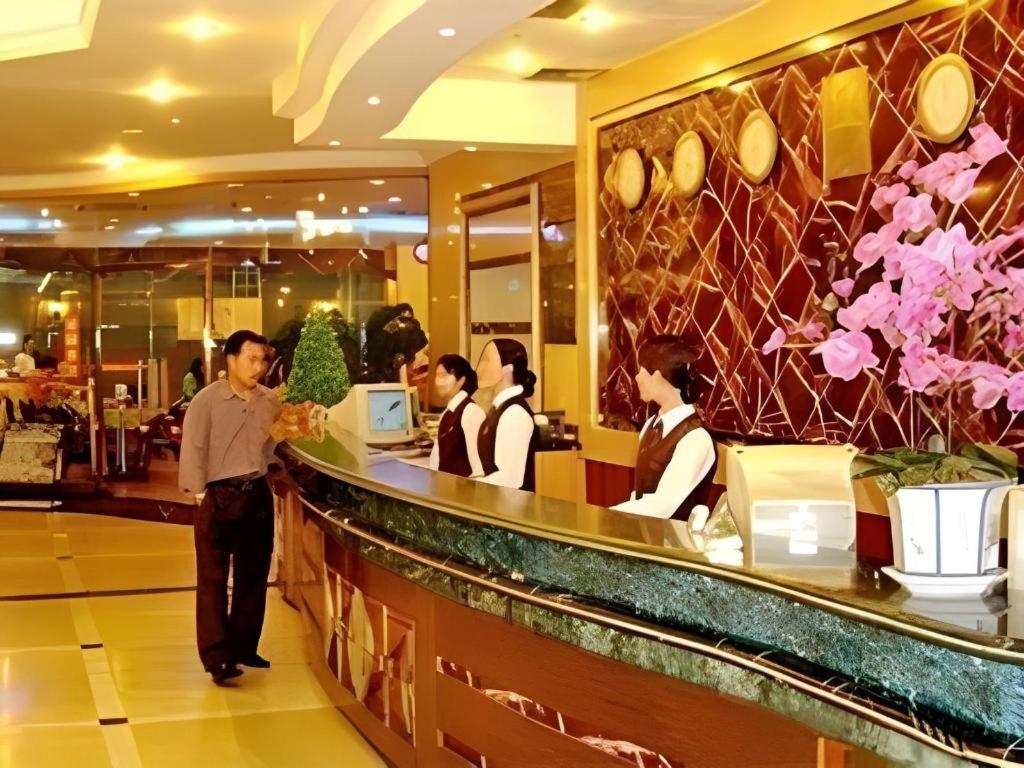 Outsky Hotel 15/50