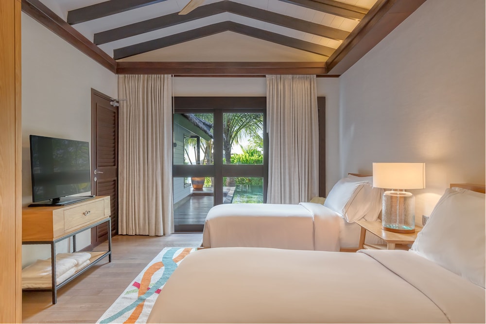 Ozen Life Maadhoo Resort 20/63