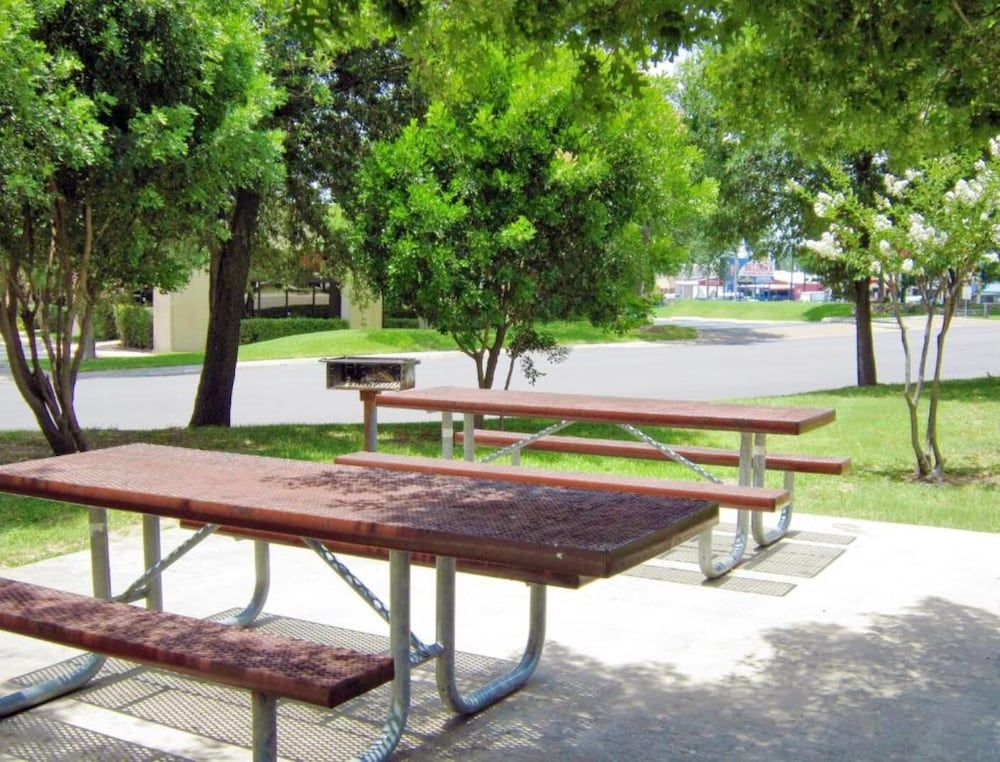 Extended Stay America - San Antonio - Airport 50/56