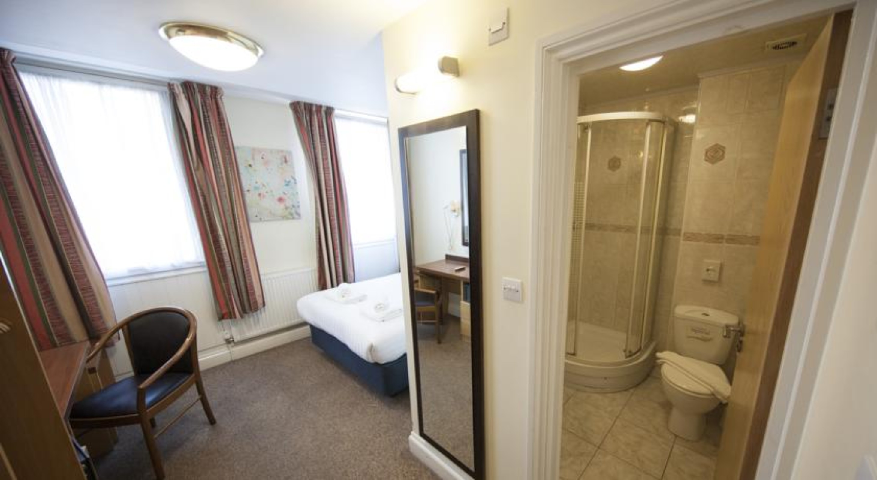 غرفة قياسية بسرير مزدوج، Maiden Oval Hotel 2/2