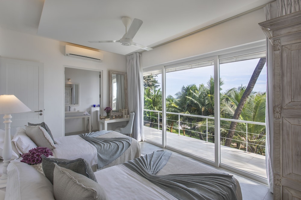 White Villa 6/50