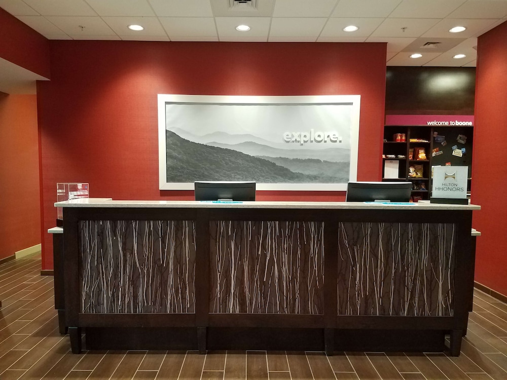 Hampton Inn & Suites Boone 7/55