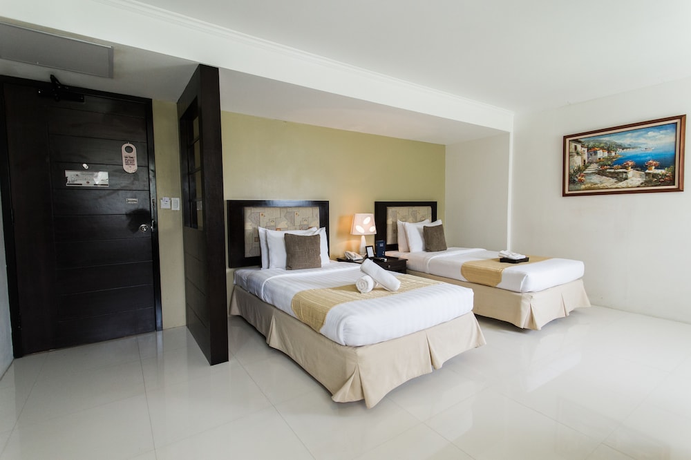 Subic Bay Peninsular Hotel 12/58