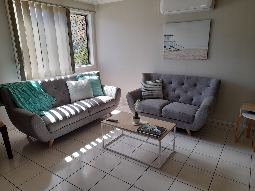 Airlie Apartments 47/78