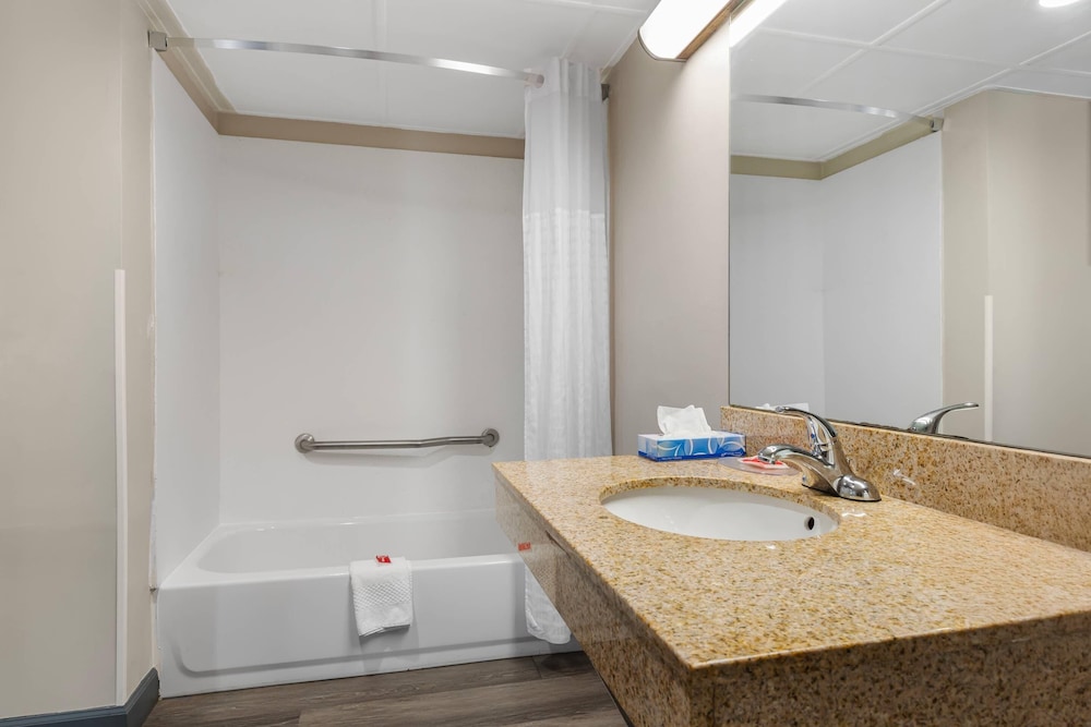 غرفة بسرير كينج لذوي الإعاقة، Econo Lodge Creedmoor - Butner 9/10