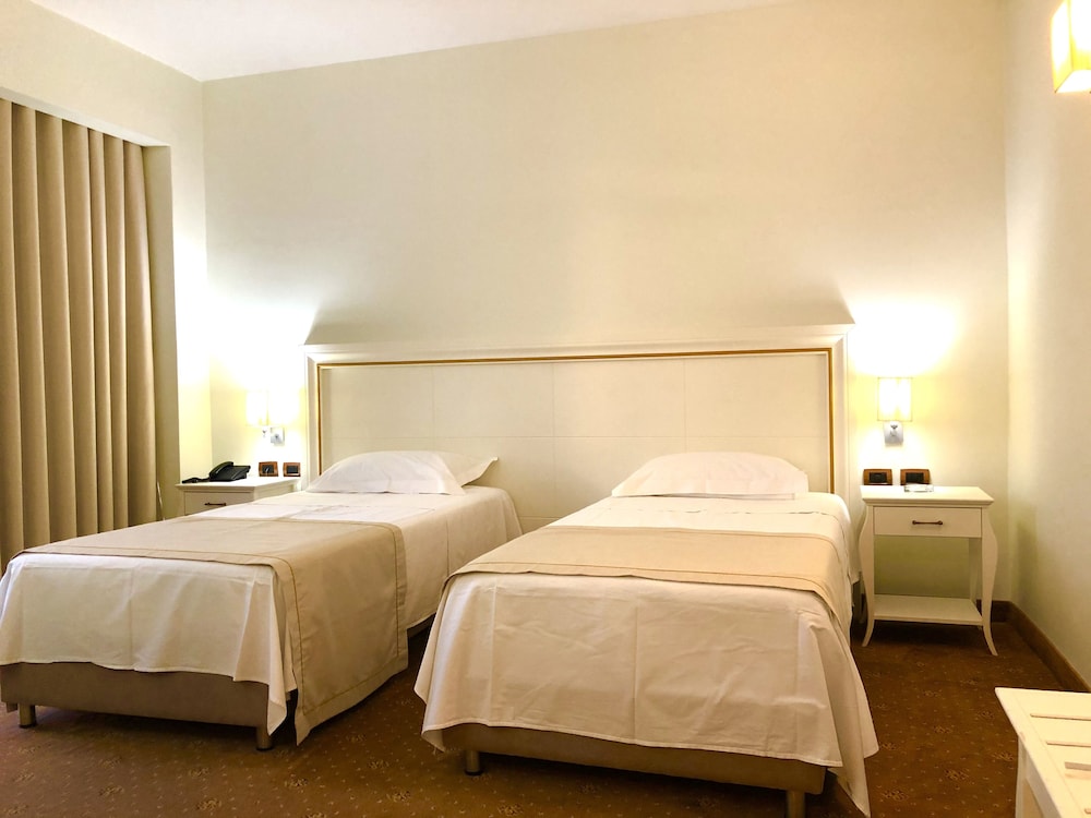 Fieri Hotel 17/77